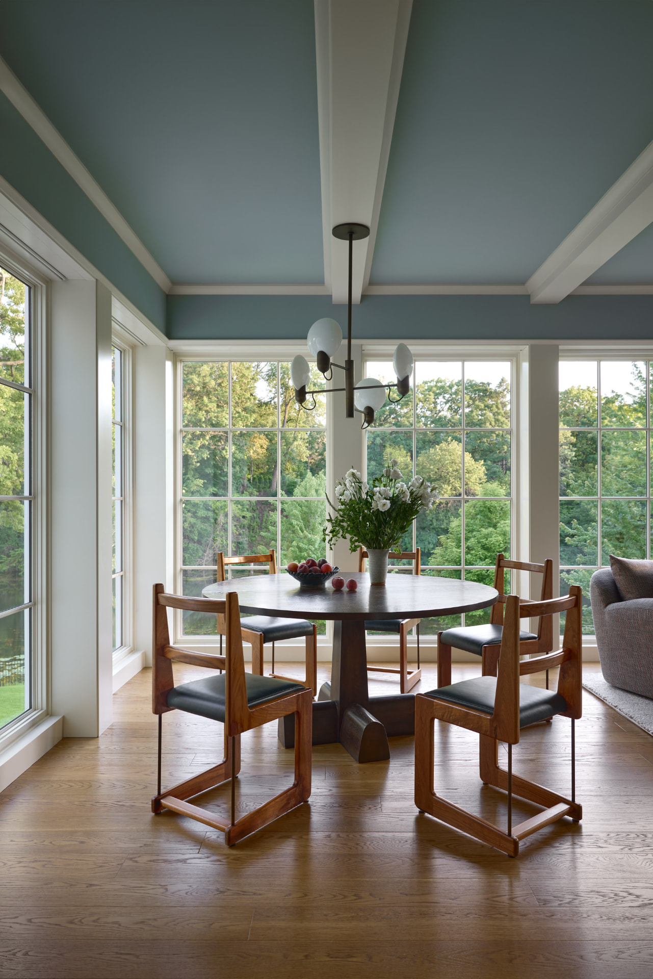 Waters Edge breakfast room with garden views