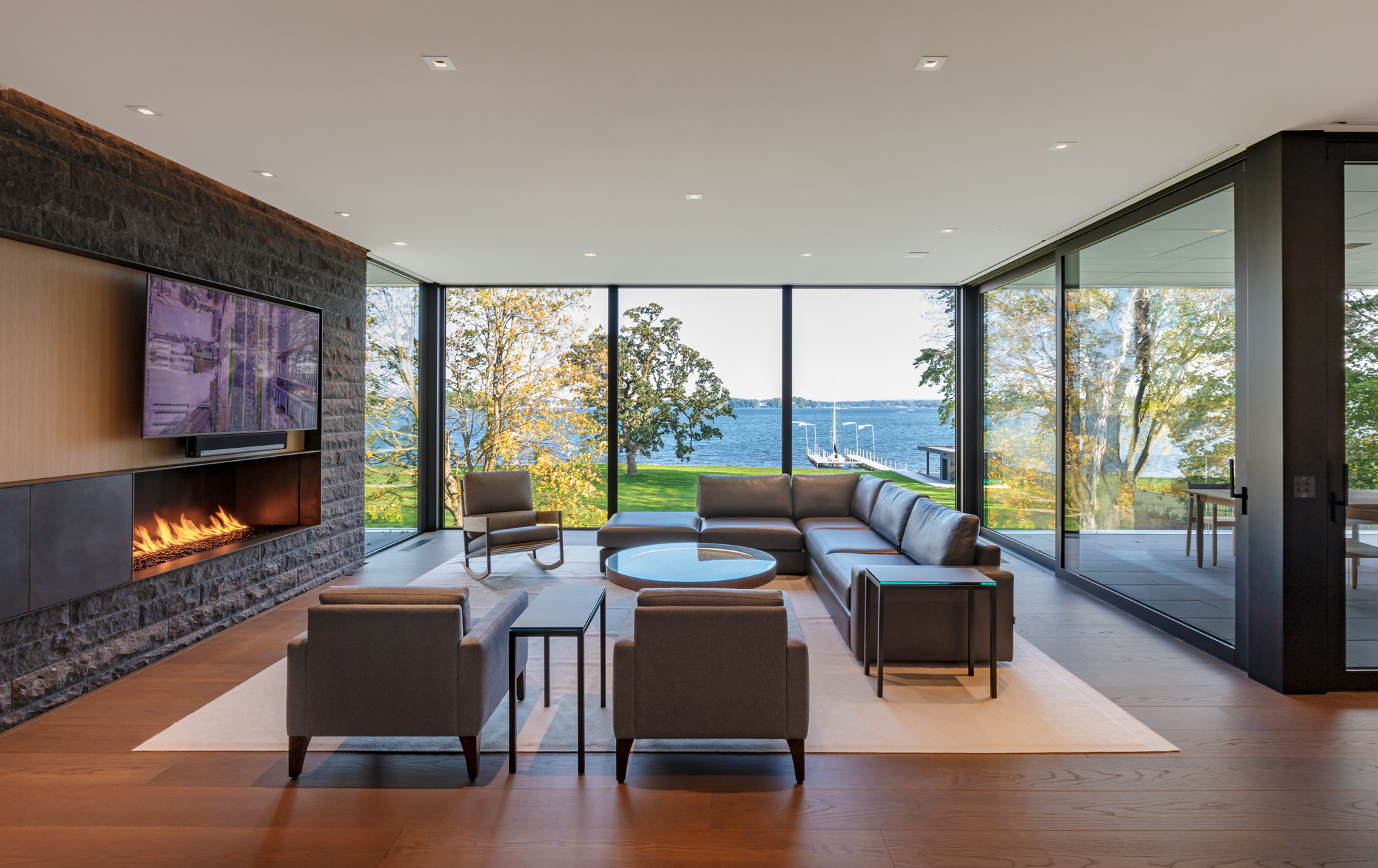 Bayside living room overlooking the lake
