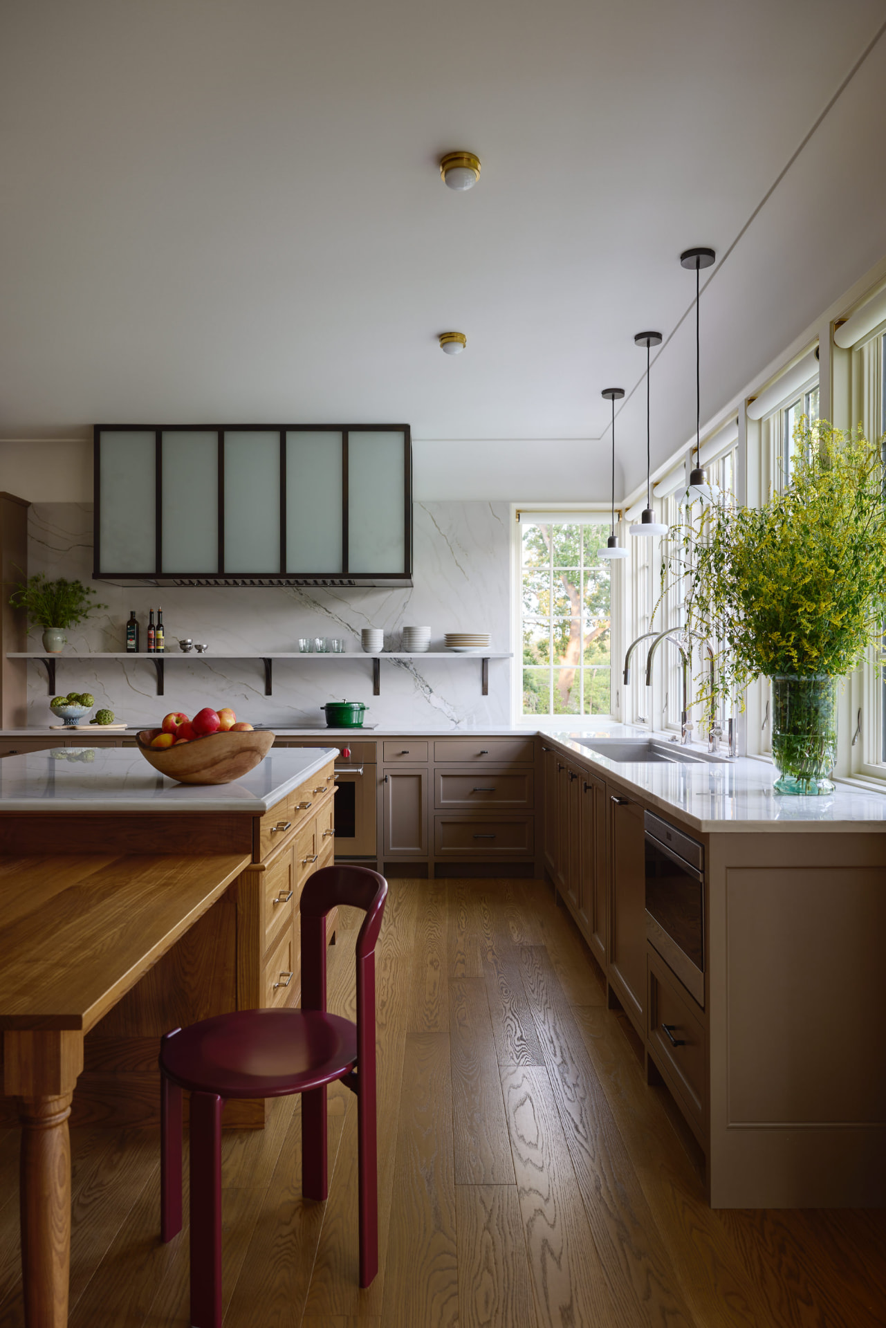 Waters Edge kitchen with marble backsplash and oak island