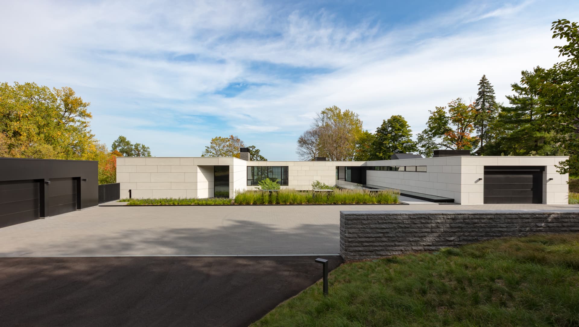 Bayside modern home street elevation
