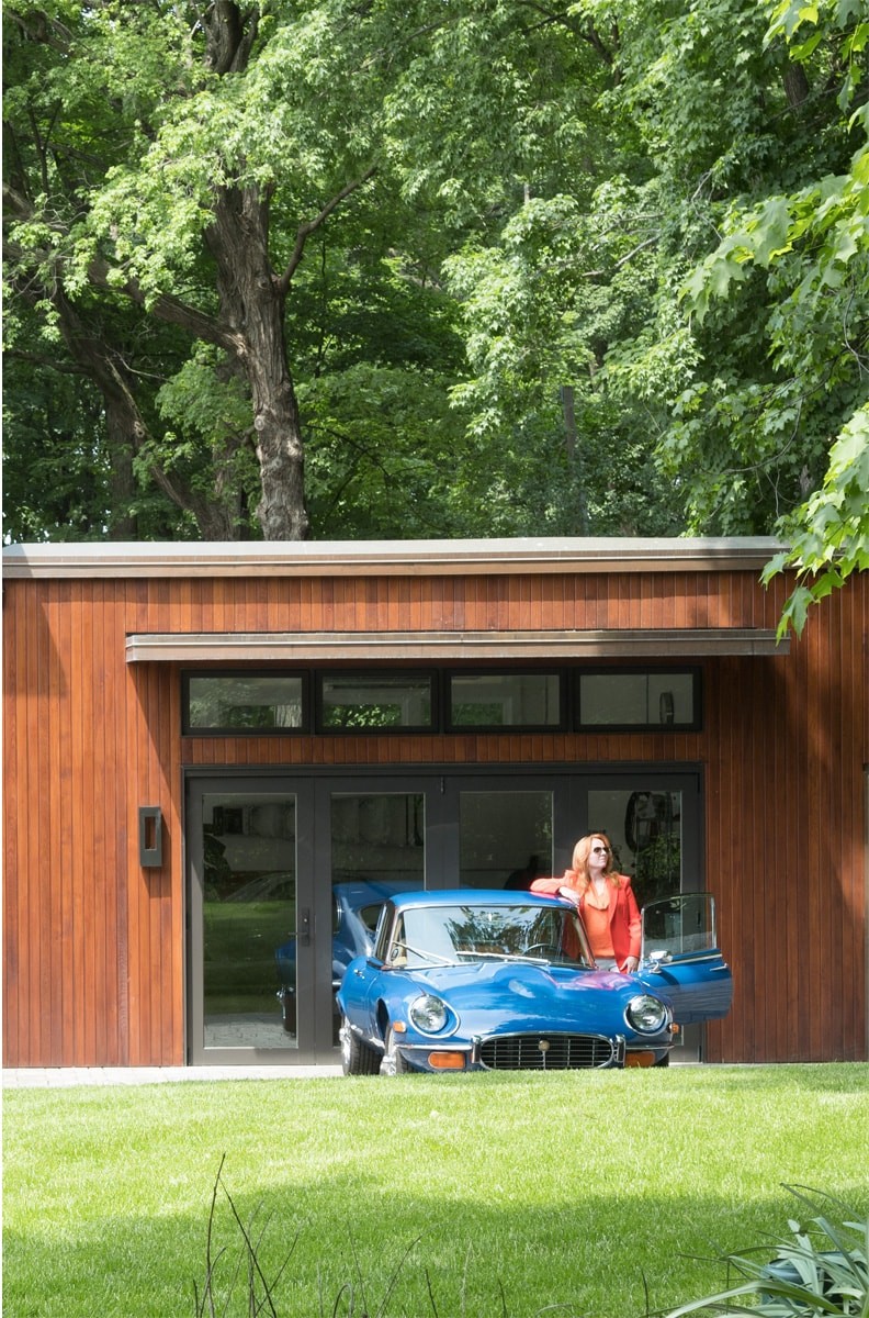 Mid Century Lake House Photo