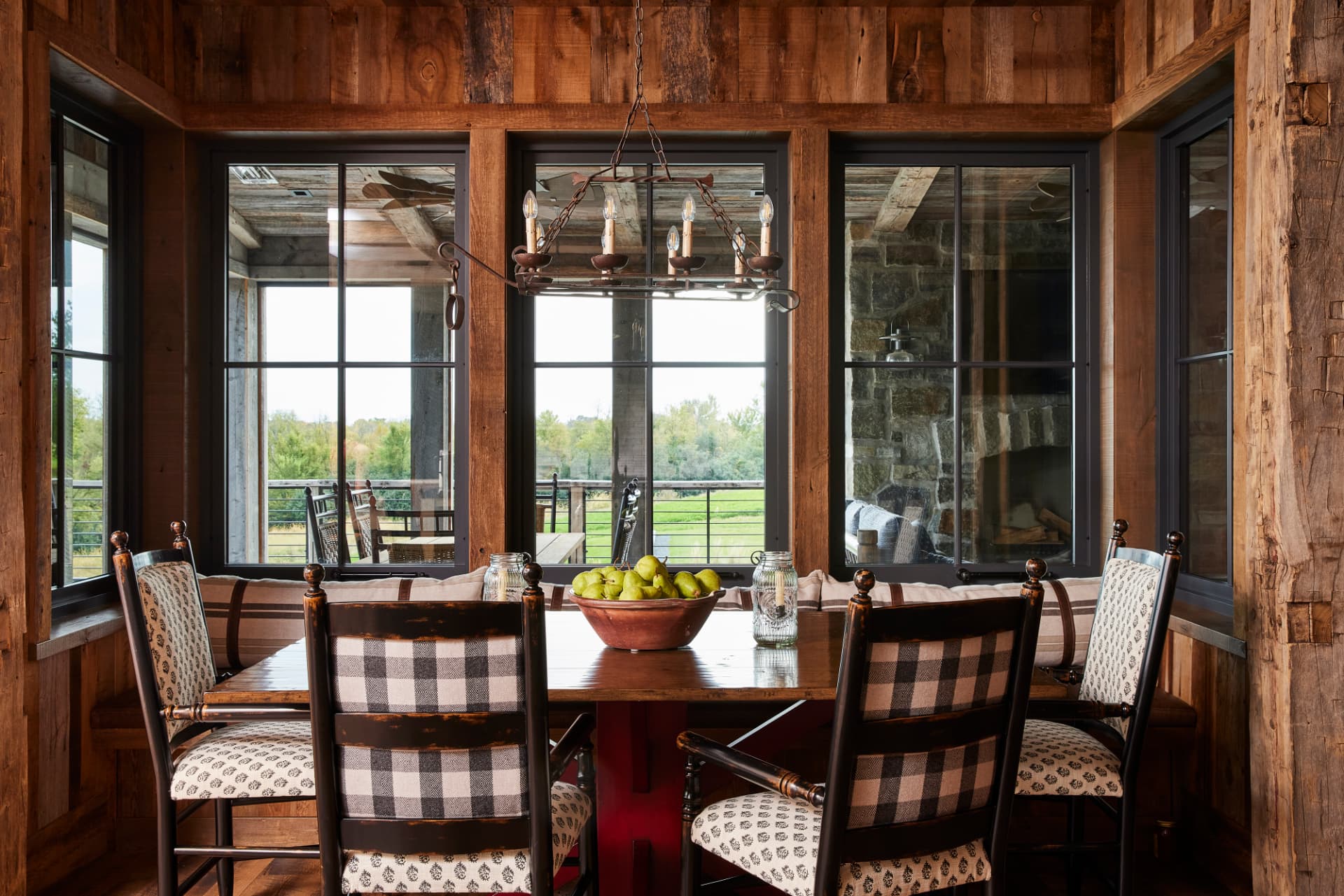 Timber Retreat dining nook overlooking the lake