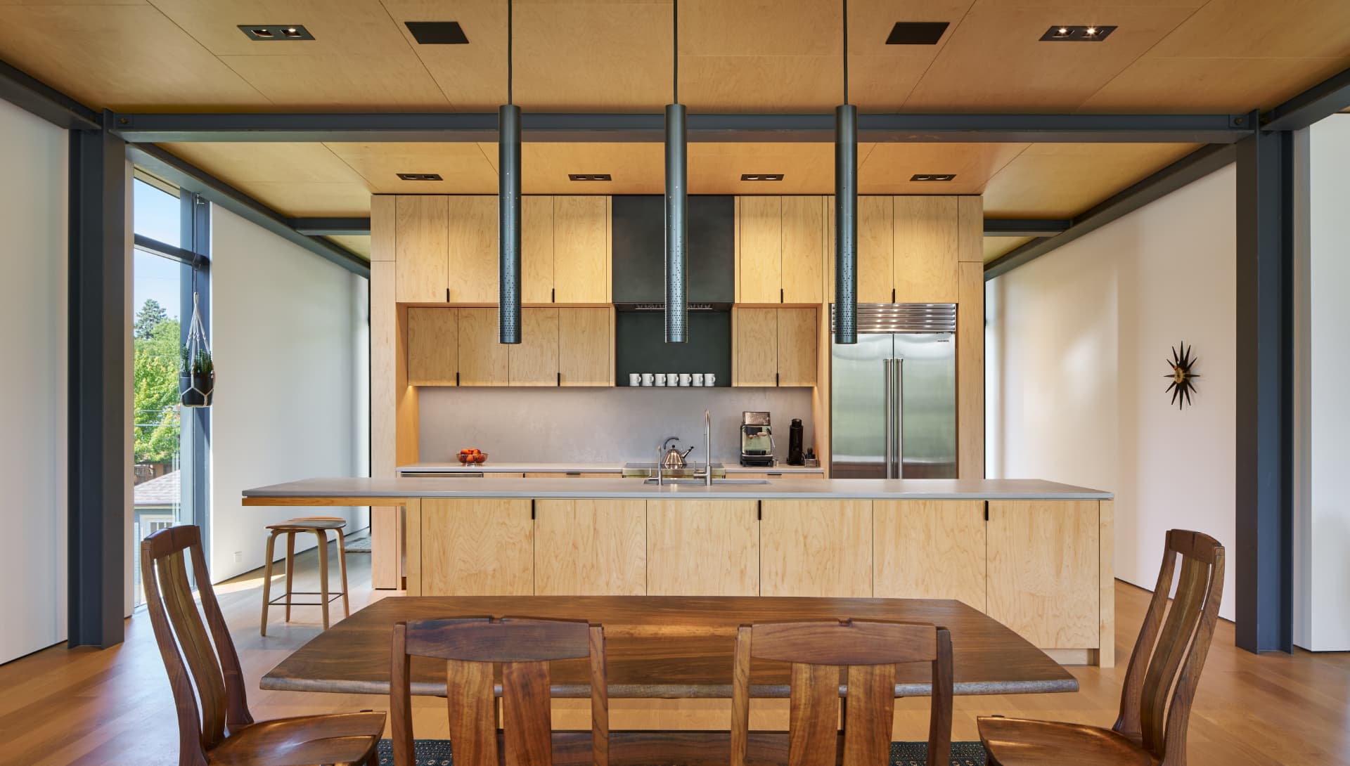 River’s Edge kitchen and dining room