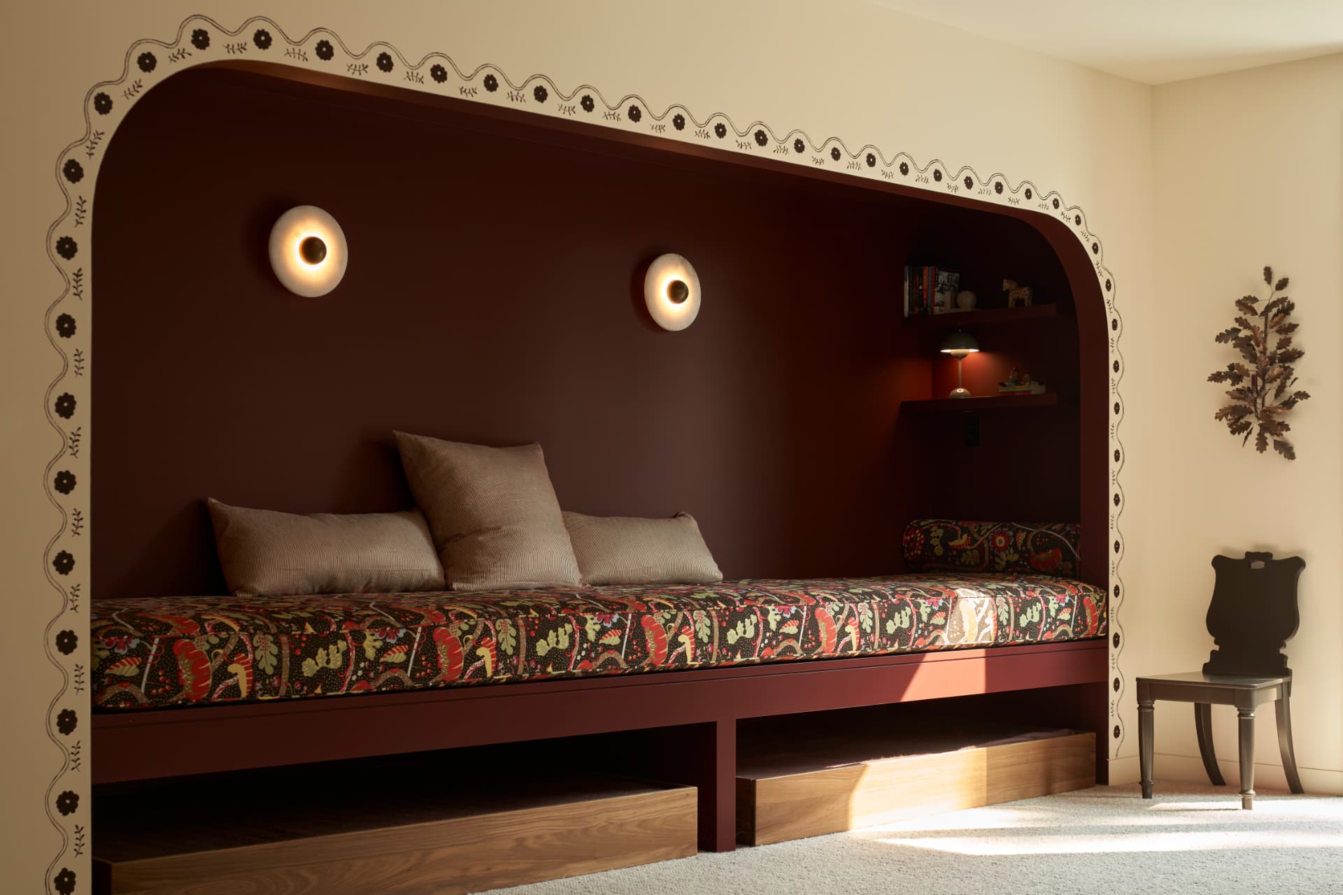 Hill House window daybed with lake view